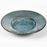 NOVA – Assiette chapeau bleu 27,5 cm H 5,8 cm